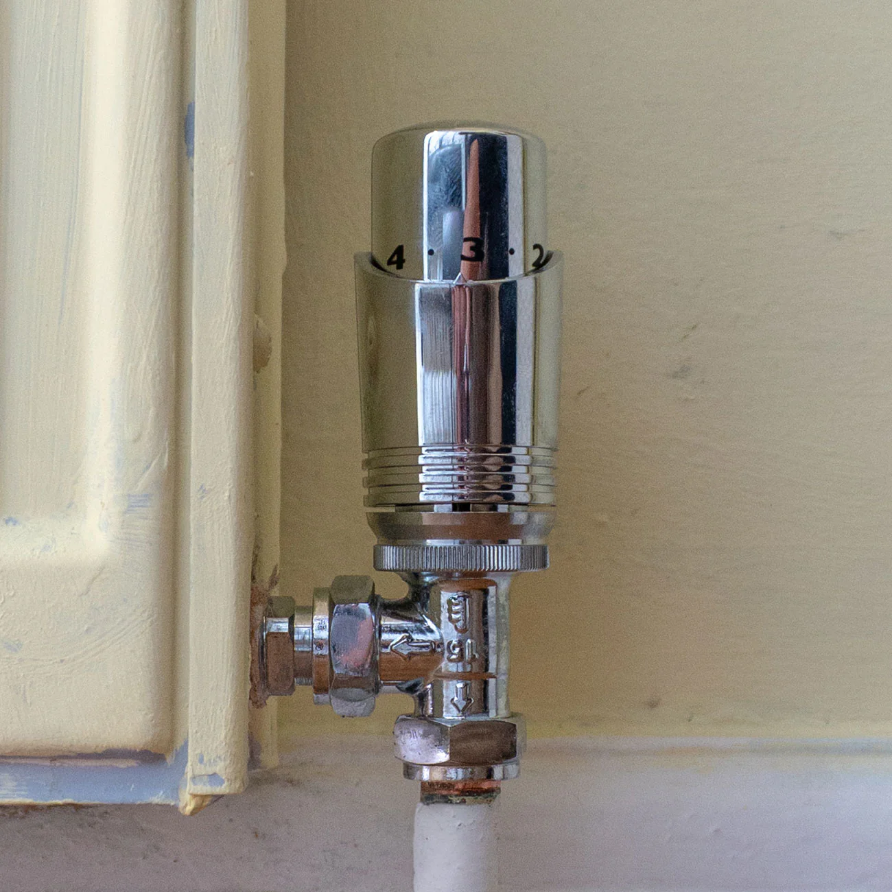 Talus Bold - Chrome Thermostatic Radiator Valve & Lockshield Angled 15mm - Image 3