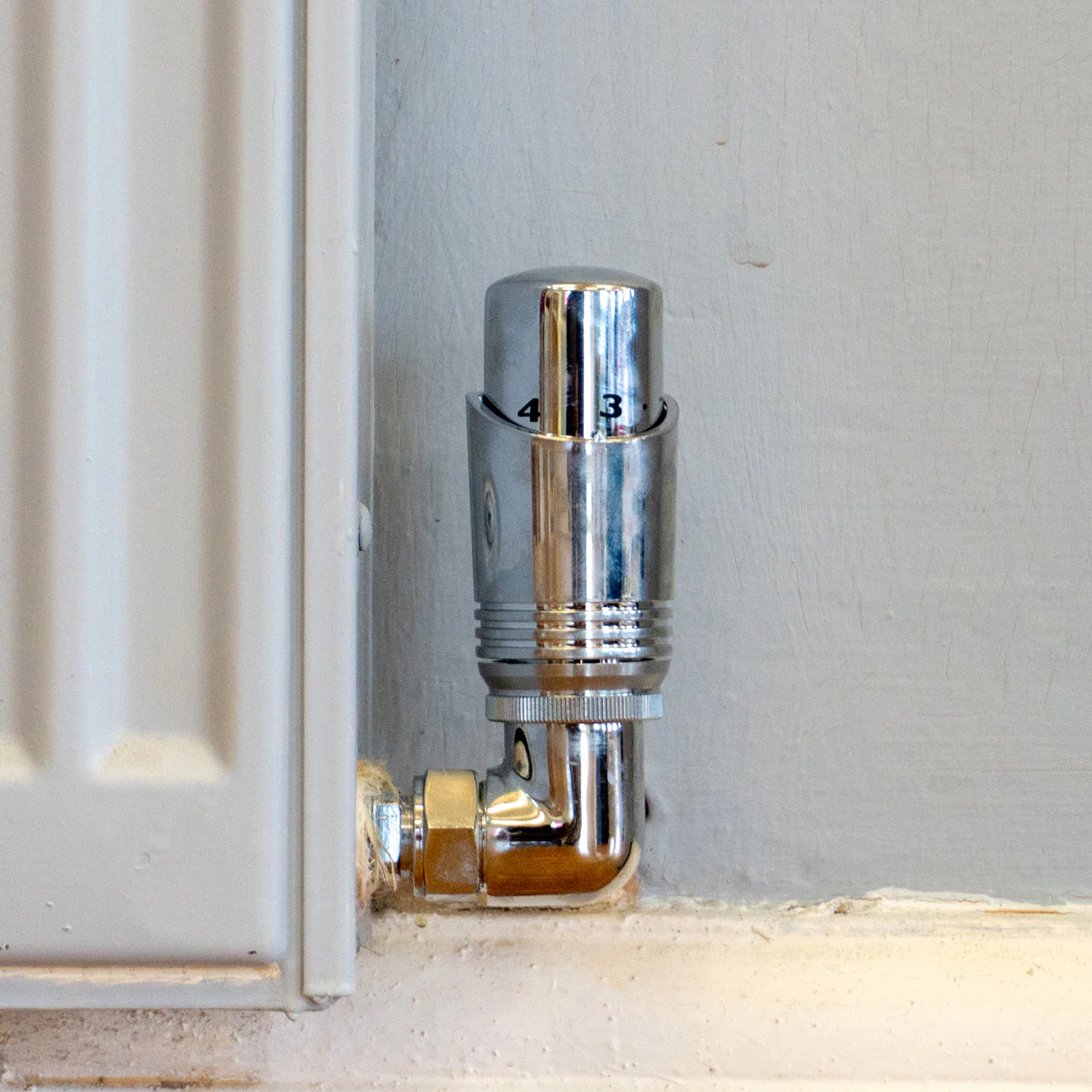 Talus Bold - Chrome Thermostatic Radiator Valve & Installation Kit Corner 15mm - Image 3